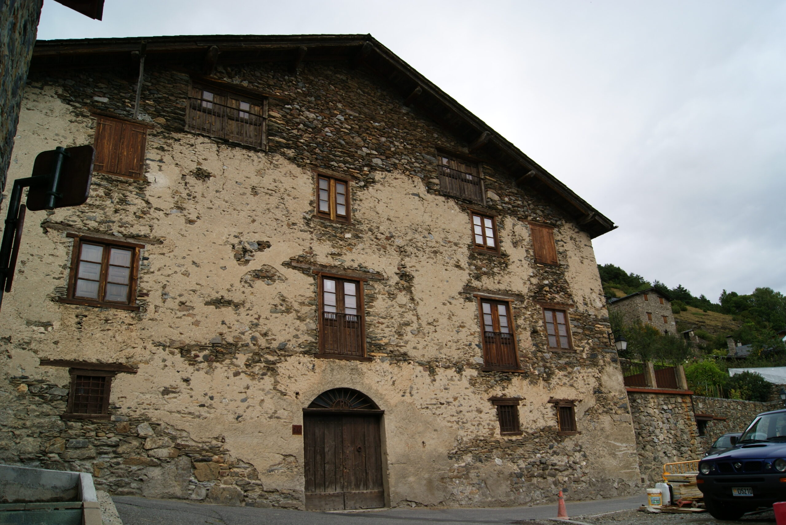 Vista de la façana de Casa Rull